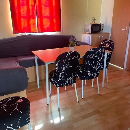 Mobil-Home Au Bord De L'Eau Feins Ngoại thất bức ảnh